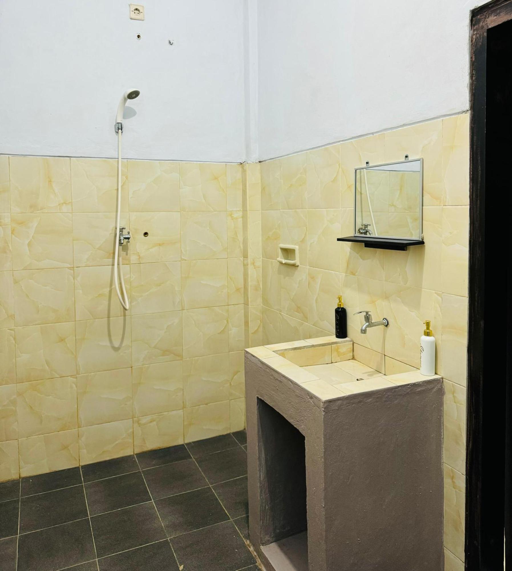 Biya Lumba Apartment จันดีดาซา ภายนอก รูปภาพ